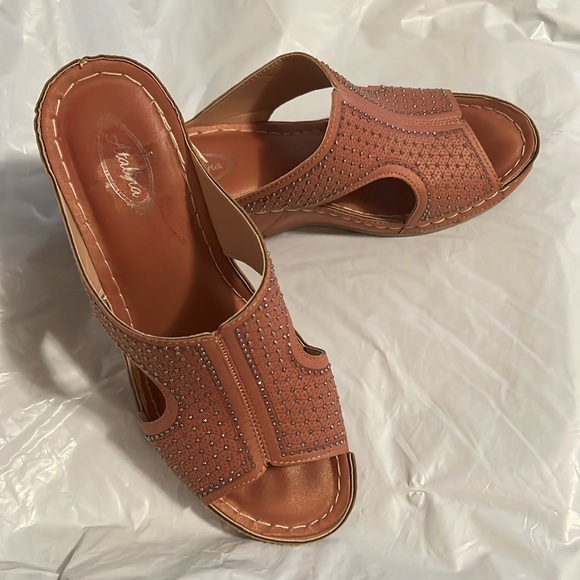Atalina size 8 1/2 or 9 brown wedges w/ sparkles - Picture 1 of 7